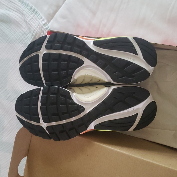 Nike womens sneaker - Picture 8 of 9